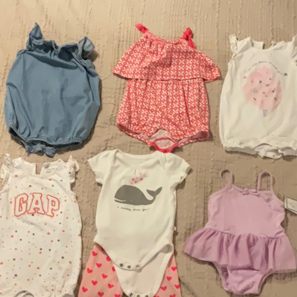 GAP One piece outfits plus swimsuit 6-12 months